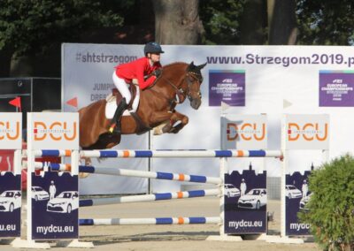 Karim Van Orchid's père de Notting Hill du Péna Cavalier franchissant un obstacle avec son cheval